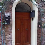 Daire Poppy's House *