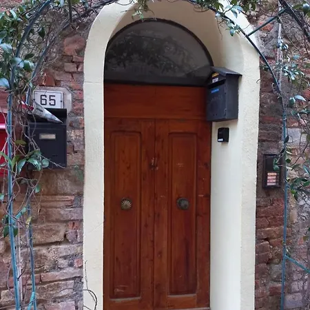 Διαμέρισμα Poppy's House *