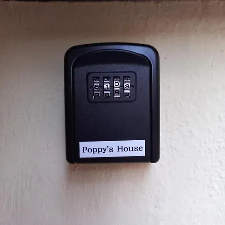 Διαμέρισμα Poppy's House *